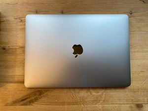 Apple 13" MacBook Pro with Touch Bar, 2.4GHz Quad-Core Intel Core i5, 16GB RAM,  - Изображение #2, Объявление #1699874