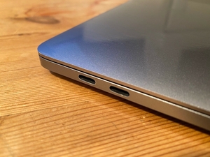 Apple 13" MacBook Pro with Touch Bar, 2.4GHz Quad-Core Intel Core i5, 16GB RAM,  - Изображение #3, Объявление #1699874