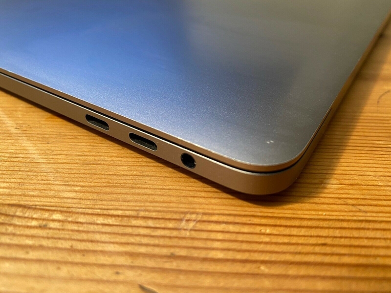 Apple 13" MacBook Pro with Touch Bar, 2.4GHz Quad-Core Intel Core i5, 16GB RAM,  - Изображение #4, Объявление #1699874